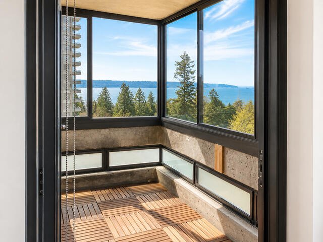Enclosed solarium with cedar decking